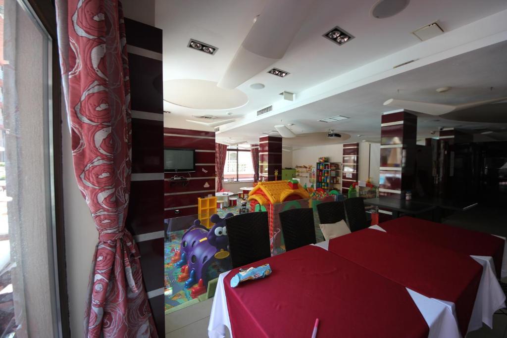 Menada Tarsis Apartments Sunny Beach Exterior photo